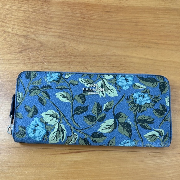 Coach Accordion Zip Slim Wallet Sleeping Rose Print Coated Canvas EUC - Picture 2 of 14